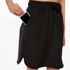 Lululemon On the Fly skirt, size 8, new and never worn, Black